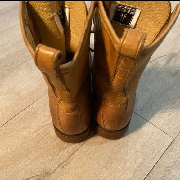 Frye Veronica 76276 Combat Boots in GREAT used condition  
Size 6.5 - Picture 10 of 14